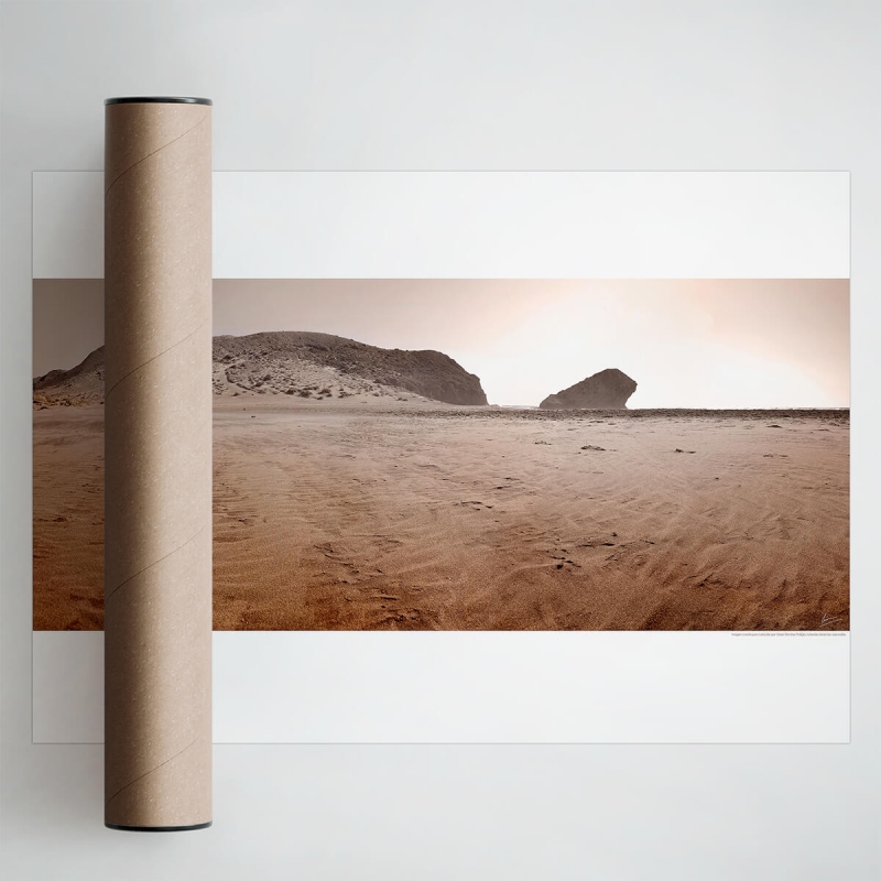 Póster fotográfico en papel ecológico texturizado de la playa de Mónsul con duna. Cabo de Gata, tonos tierras. Lokoloko